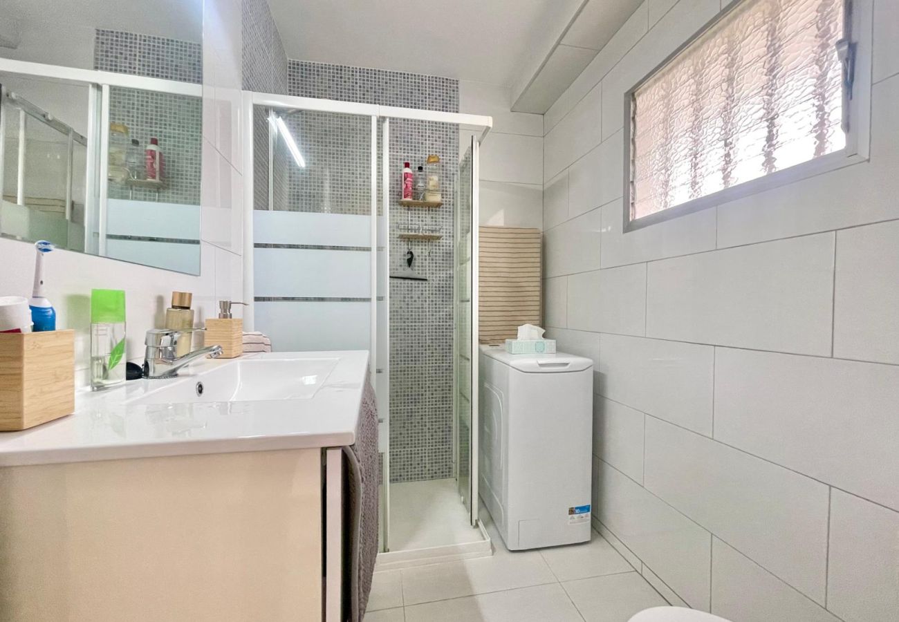 Apartment in Benidorm - BERMUDAS HOLIDAY APARTMENT (A071)