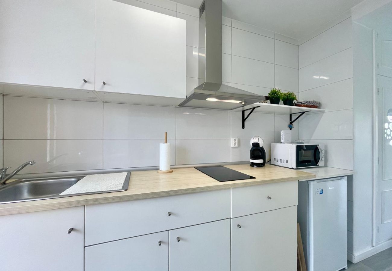 Apartment in Benidorm - BERMUDAS HOLIDAY APARTMENT (A071)