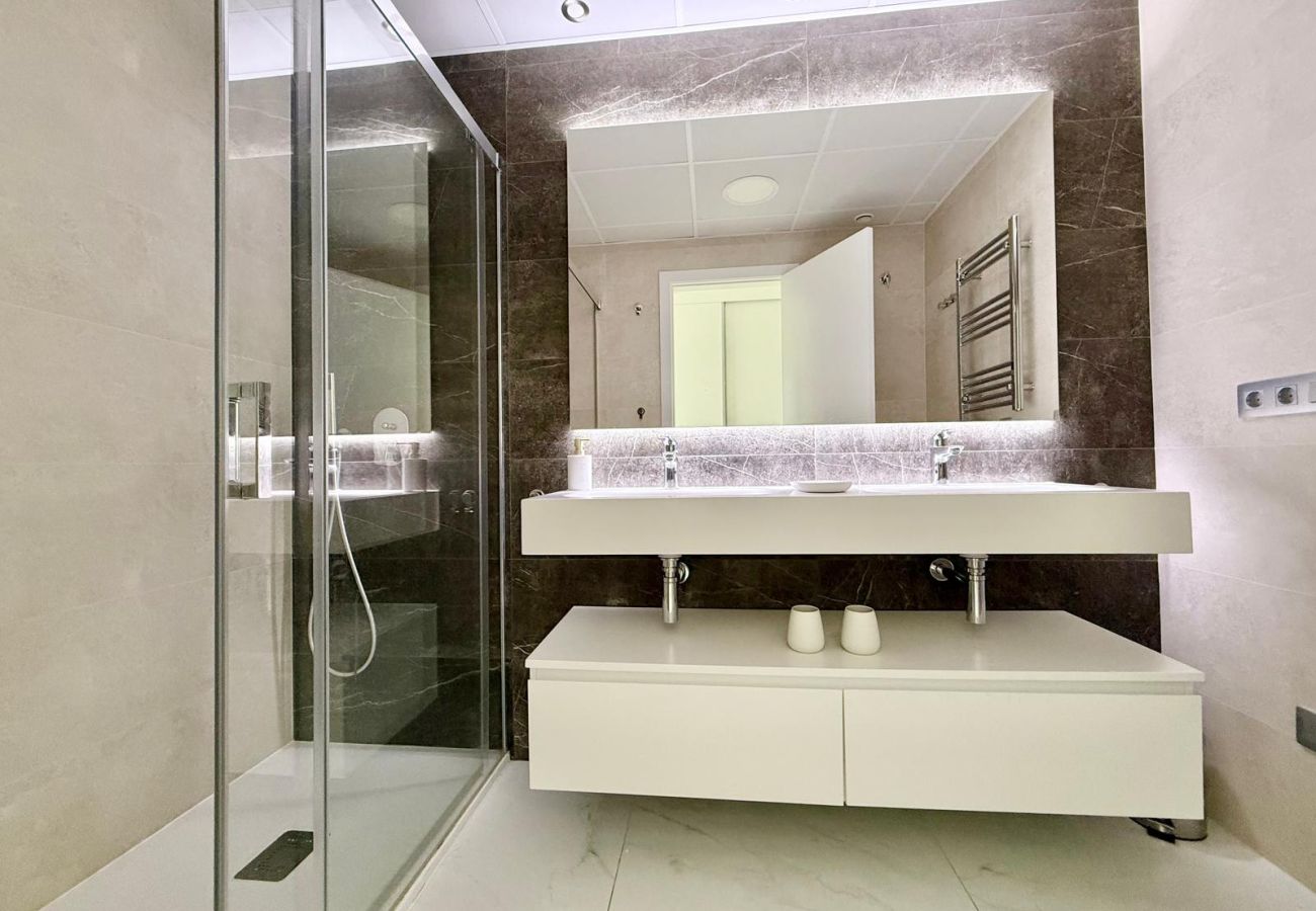 Apartment in Benidorm - SUNSET CLIFF SEASIDE HEAVEN (A041)