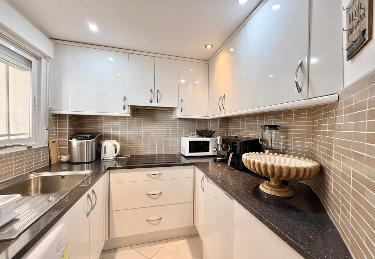 Apartment in Benidorm - TORRE COLON APARTMENT (A120)