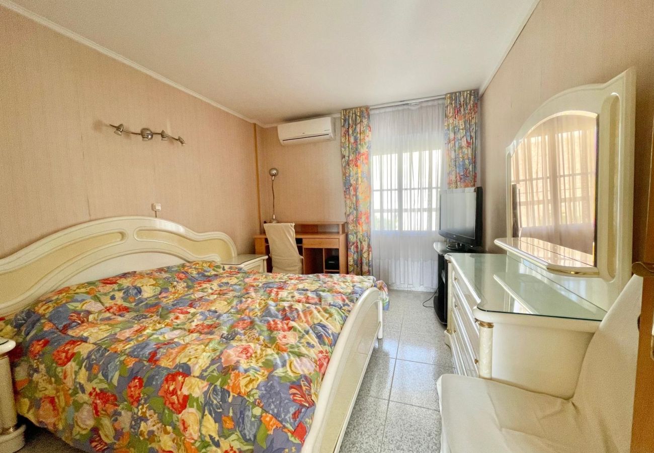 Apartment in Benidorm - MONTESOL PONIENTE SEAFRONT (A124)