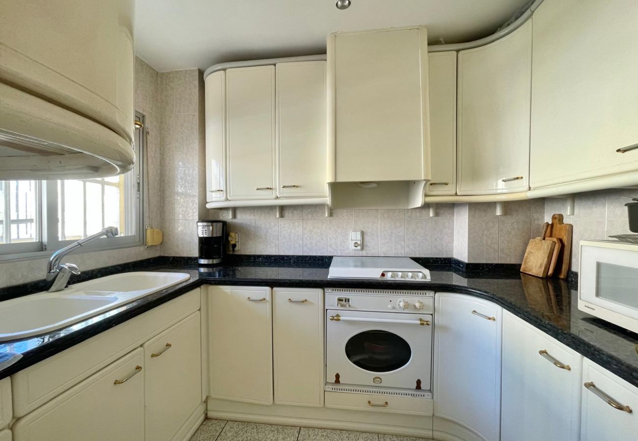 Apartment in Benidorm - MONTESOL PONIENTE SEAFRONT (A124)