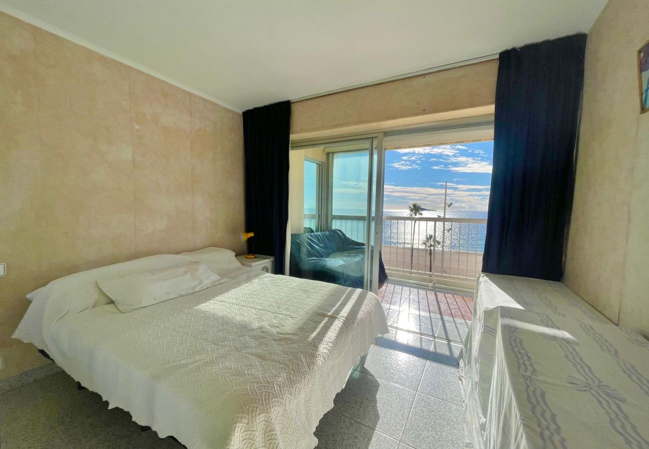 Apartment in Benidorm - MONTESOL PONIENTE SEAFRONT (A124)