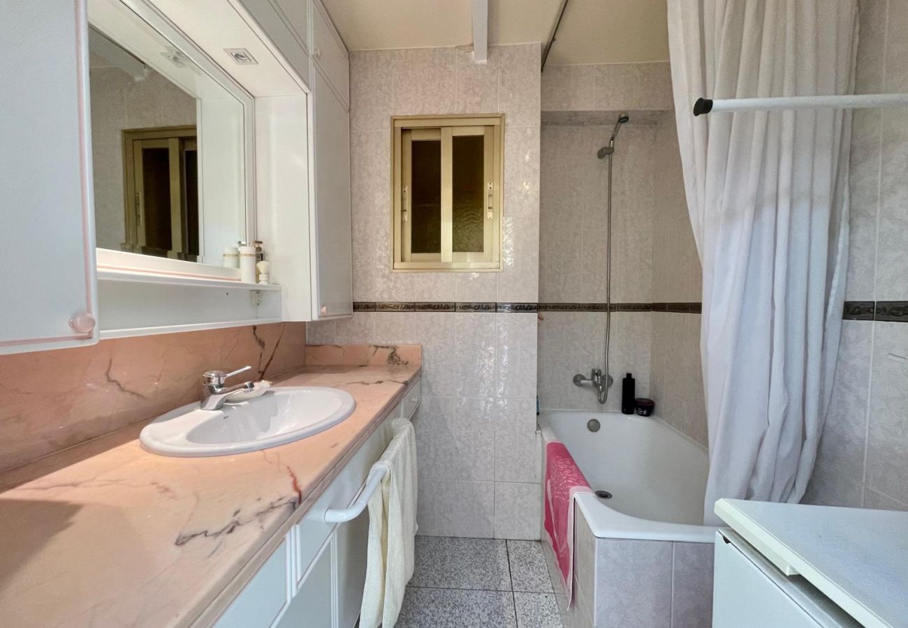 Apartment in Benidorm - MONTESOL PONIENTE SEAFRONT (A124)