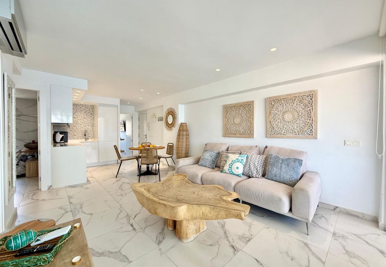 Apartment in Benidorm - LUXURY BENIDORM FRONTLINE APARTMENT LEVANTE (A075)