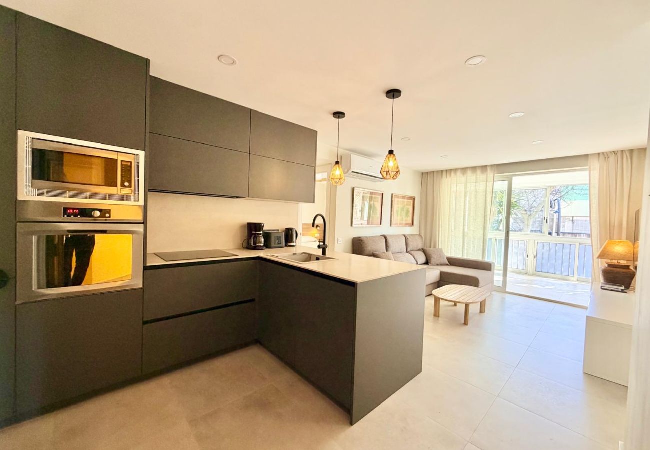 Apartment in Benidorm - TAMARINDOS LEVANTE BEACH (A122)