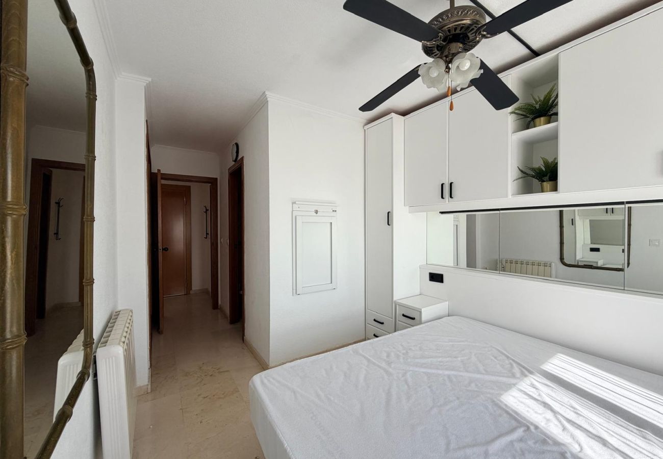 Apartment in Benidorm - PARQUE EUROPA LEVANTE R182