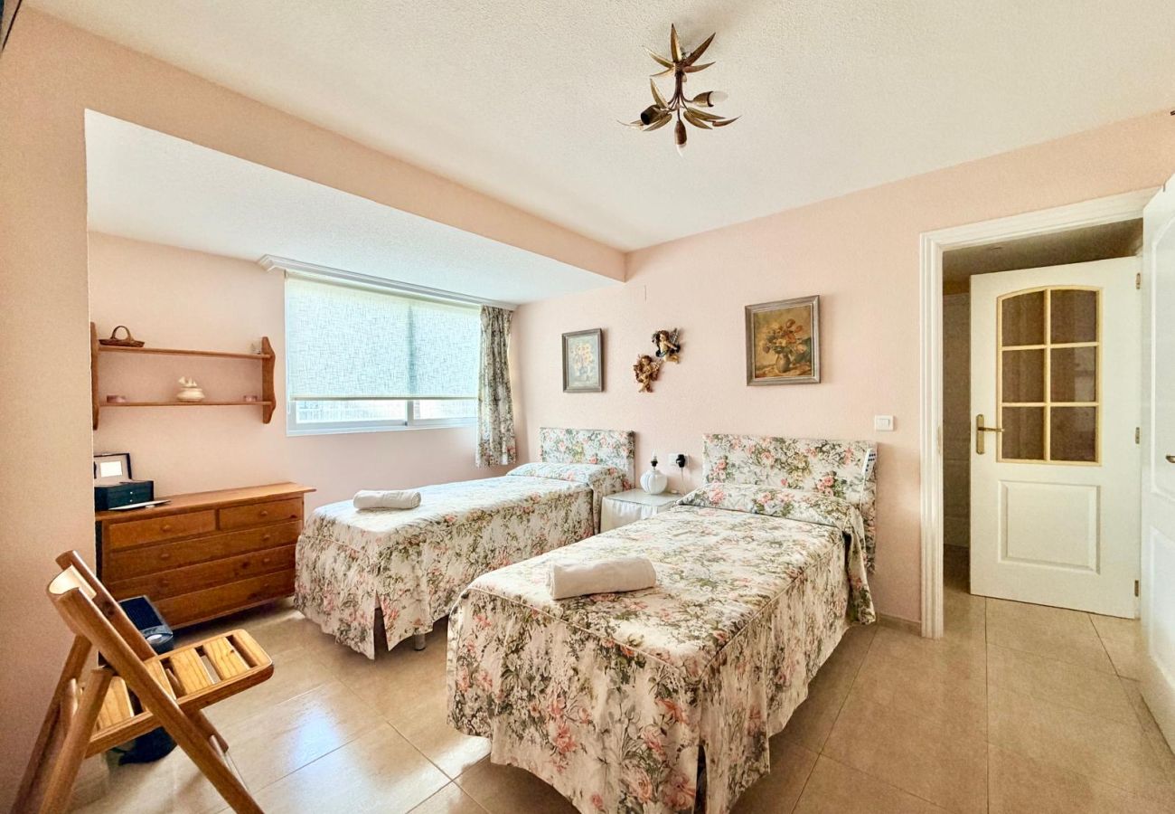 Apartment in Benidorm - SEAFRONT DREAM TORRE SERENA R184