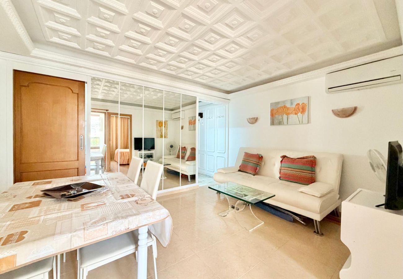 Apartment in Benidorm - MIRAMAR BEACH R189