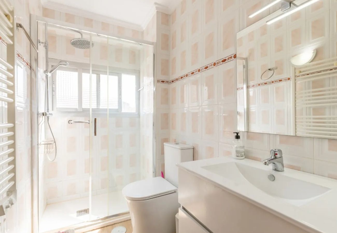 Apartment in Benidorm - ACACIAS 1 LEVANTE AND POOL R190