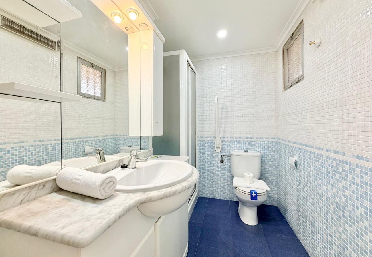 Apartment in Benidorm - CAROLINA 2 BEDROOM AMAZING VIEWS R186