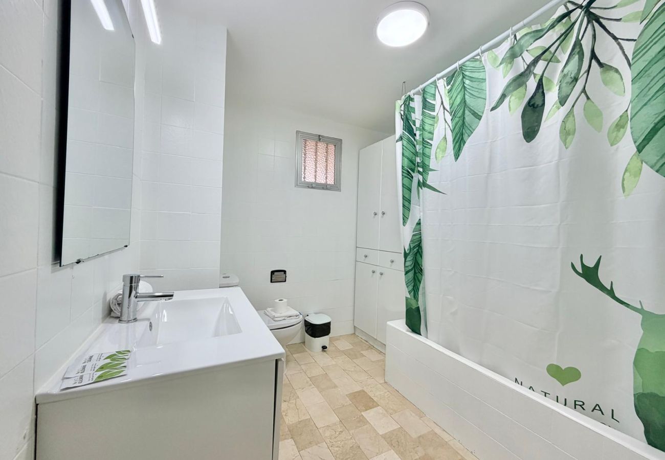 Apartment in Benidorm - CAROLINA 2 BEDROOM AMAZING VIEWS R186