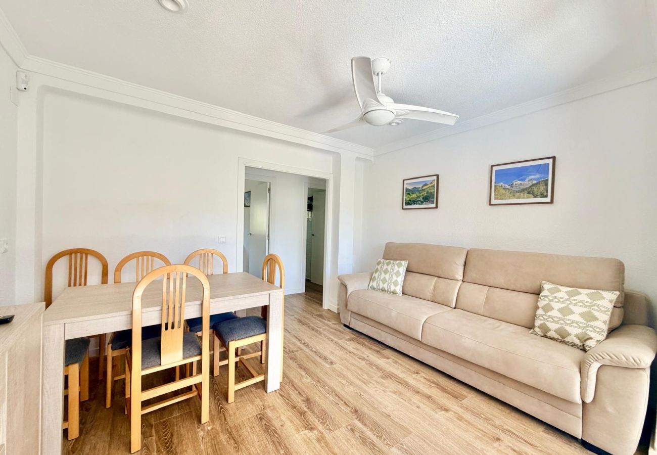 Apartment in Benidorm - NEW TOWN LEVANTE BEACH APARTMENT (R192)