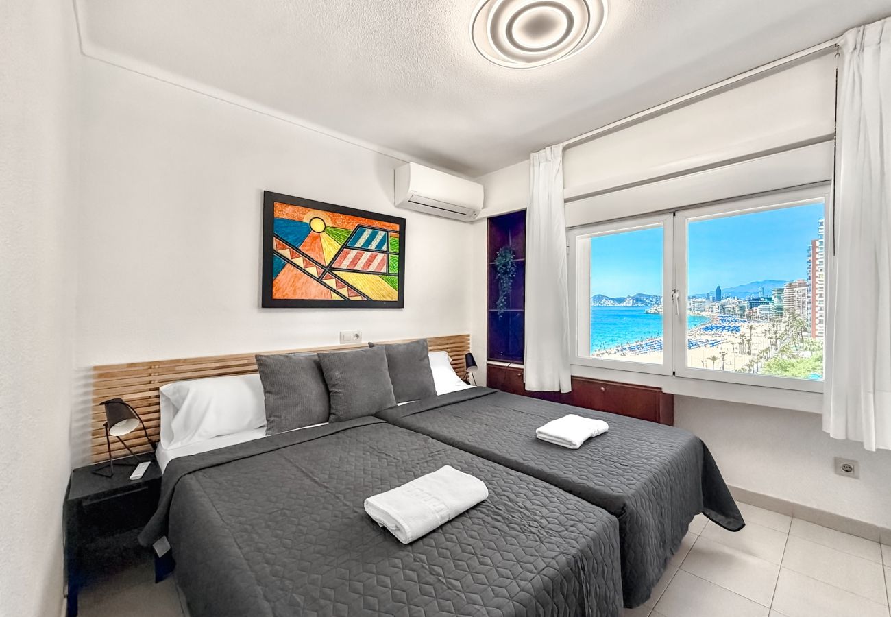Apartment in Benidorm - SEAFRONT BEACH STUNNING VIEWS APARTMETNT (R194)