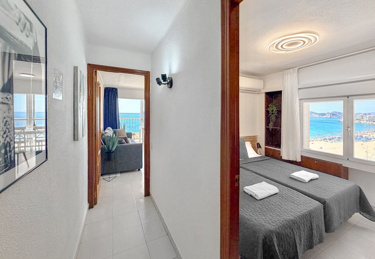 Apartment in Benidorm - SEAFRONT BEACH STUNNING VIEWS APARTMETNT (R194)