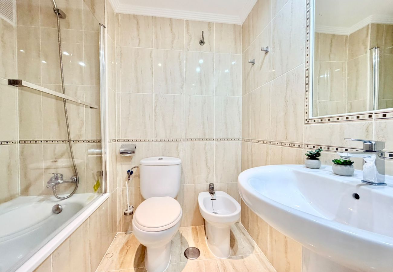 Apartment in Benidorm - DON MIGUEL SEAFRONT LEVANTE BEACH (A005)