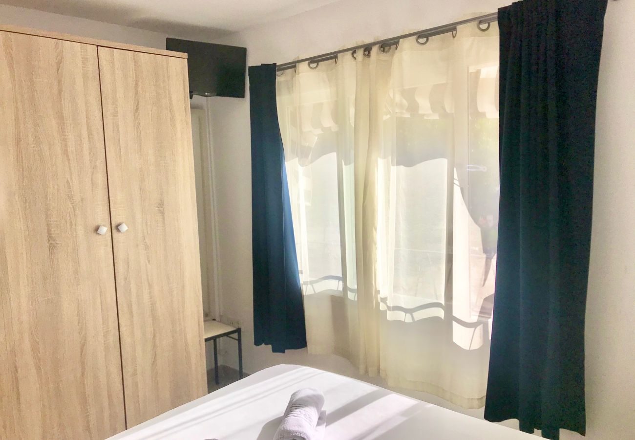 Appartement à Benidorm - RECENTLY REFURBISHED CENTER APARTMENT R017