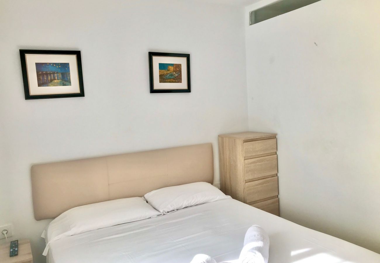 Appartement à Benidorm - RECENTLY REFURBISHED CENTER APARTMENT R017