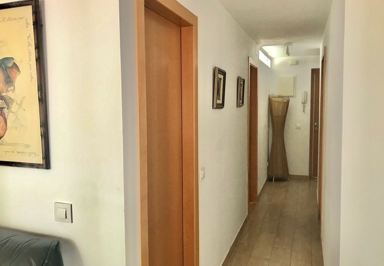 Appartement à Benidorm - RECENTLY REFURBISHED CENTER APARTMENT R017
