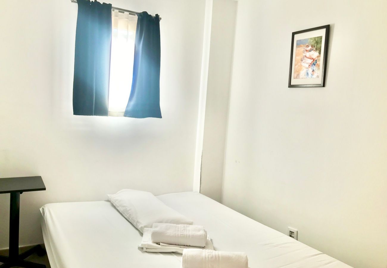 Appartement à Benidorm - RECENTLY REFURBISHED CENTER APARTMENT R017