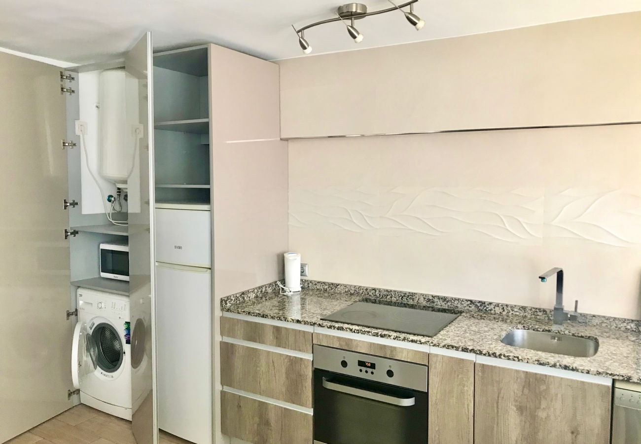 Appartement à Benidorm - RECENTLY REFURBISHED CENTER APARTMENT R017