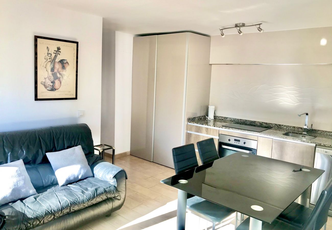 Appartement à Benidorm - RECENTLY REFURBISHED CENTER APARTMENT R017