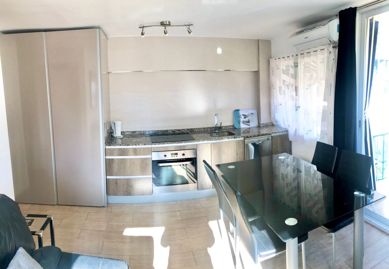 Appartement à Benidorm - RECENTLY REFURBISHED CENTER APARTMENT R017