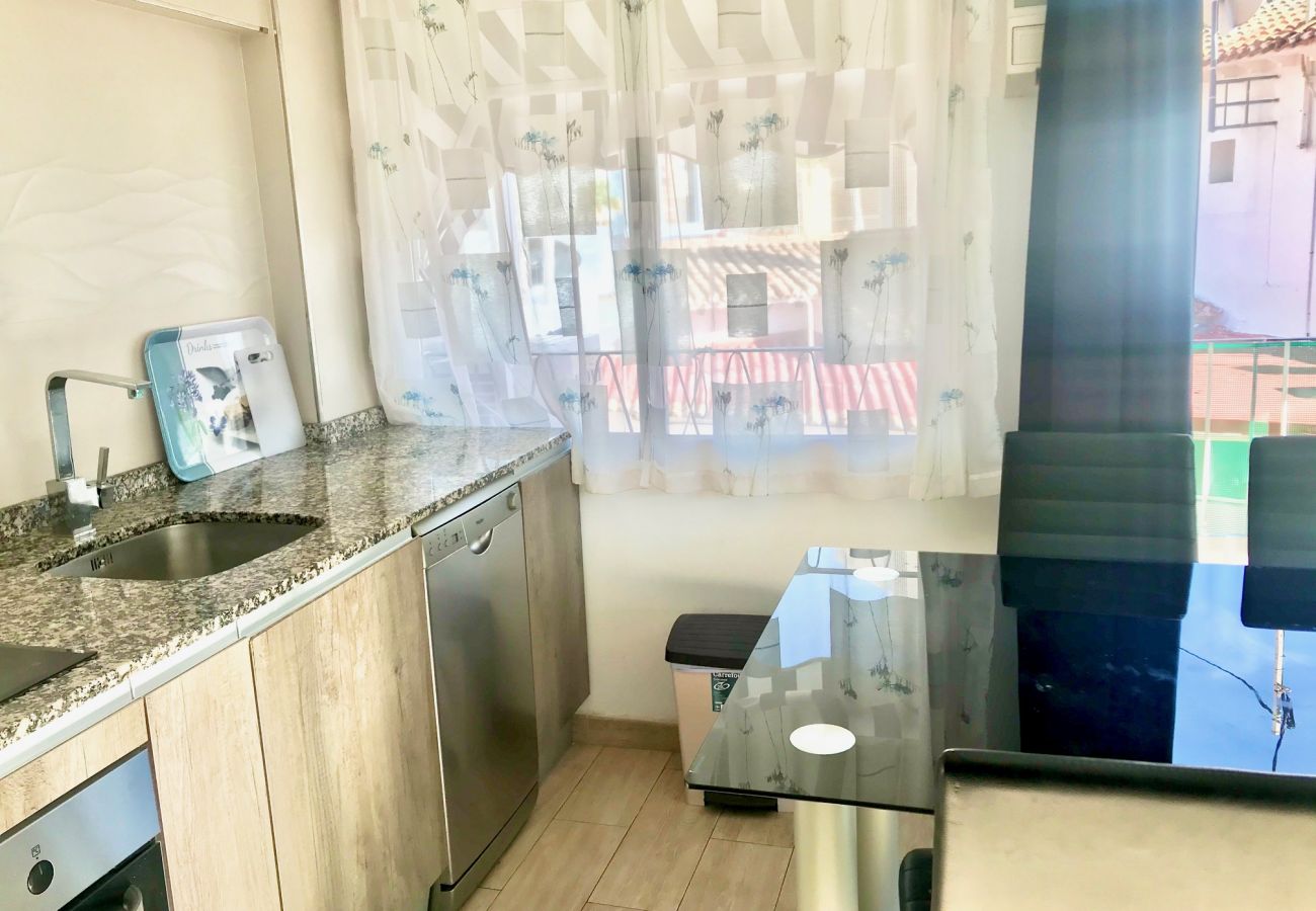 Appartement à Benidorm - RECENTLY REFURBISHED CENTER APARTMENT R017