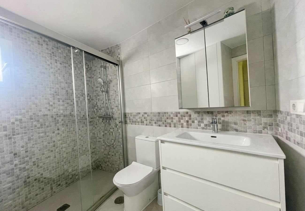 Appartement à Benidorm - BEAUTIFUL SEAFRONT APARTMENT R122
