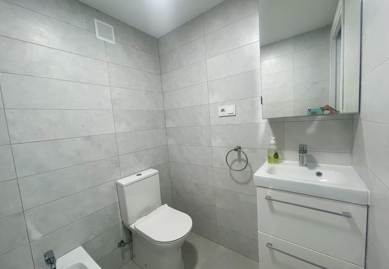 Appartement à Benidorm - BEAUTIFUL SEAFRONT APARTMENT R122