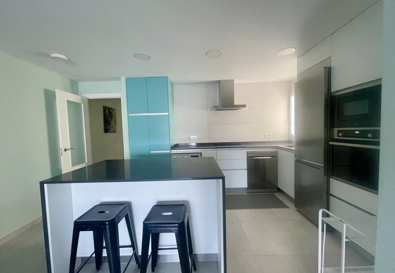 Appartement à Benidorm - BEAUTIFUL SEAFRONT APARTMENT R122