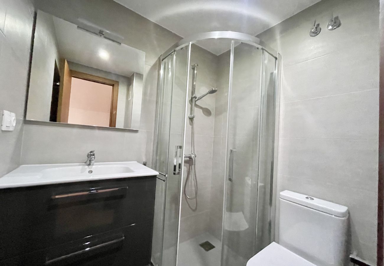 Appartement à Benidorm - PRINCIPADO WIFI, AIRCO, POOL AND GARDEN N031
