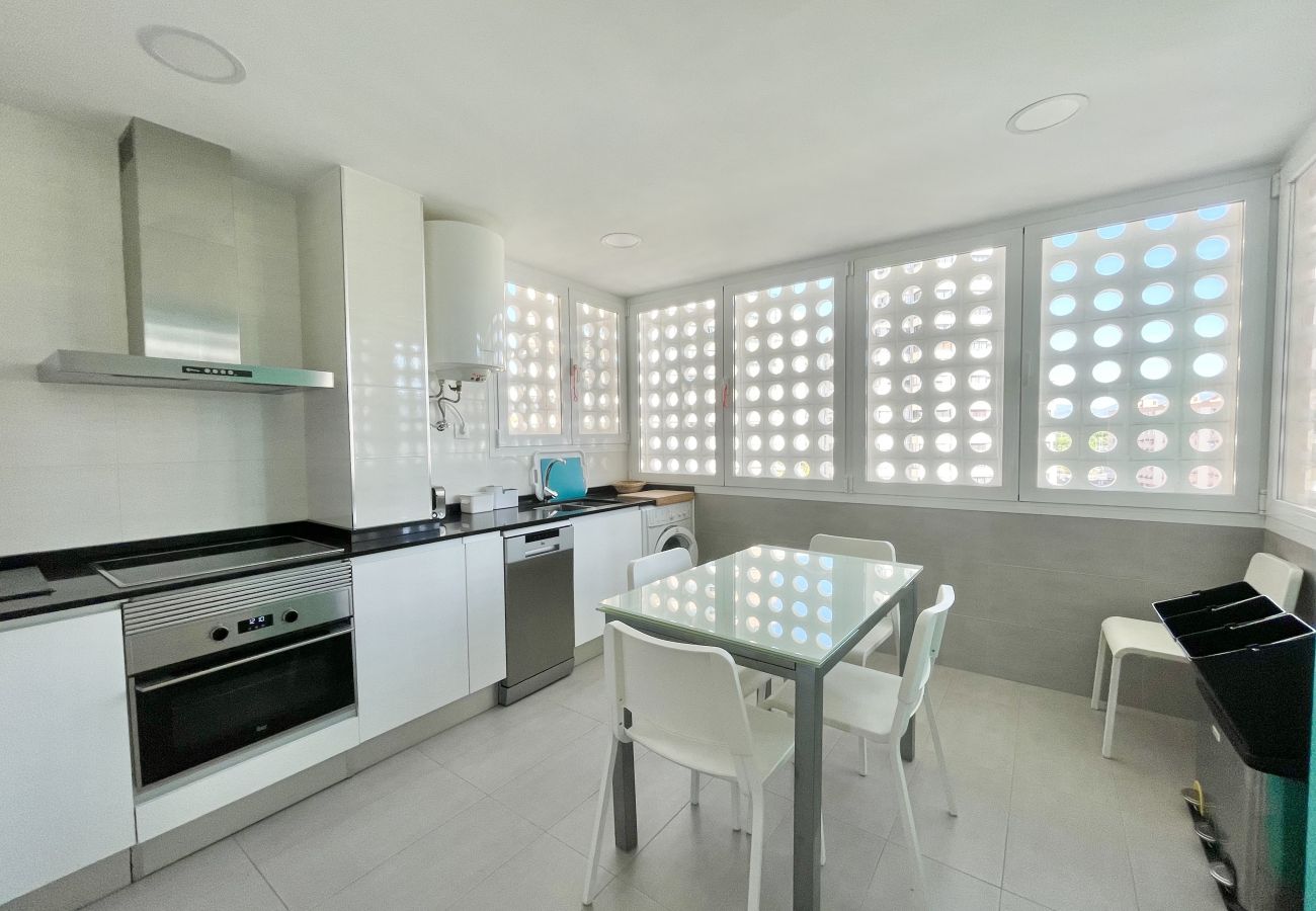 Appartement à Benidorm - PRINCIPADO WIFI, AIRCO, POOL AND GARDEN N031
