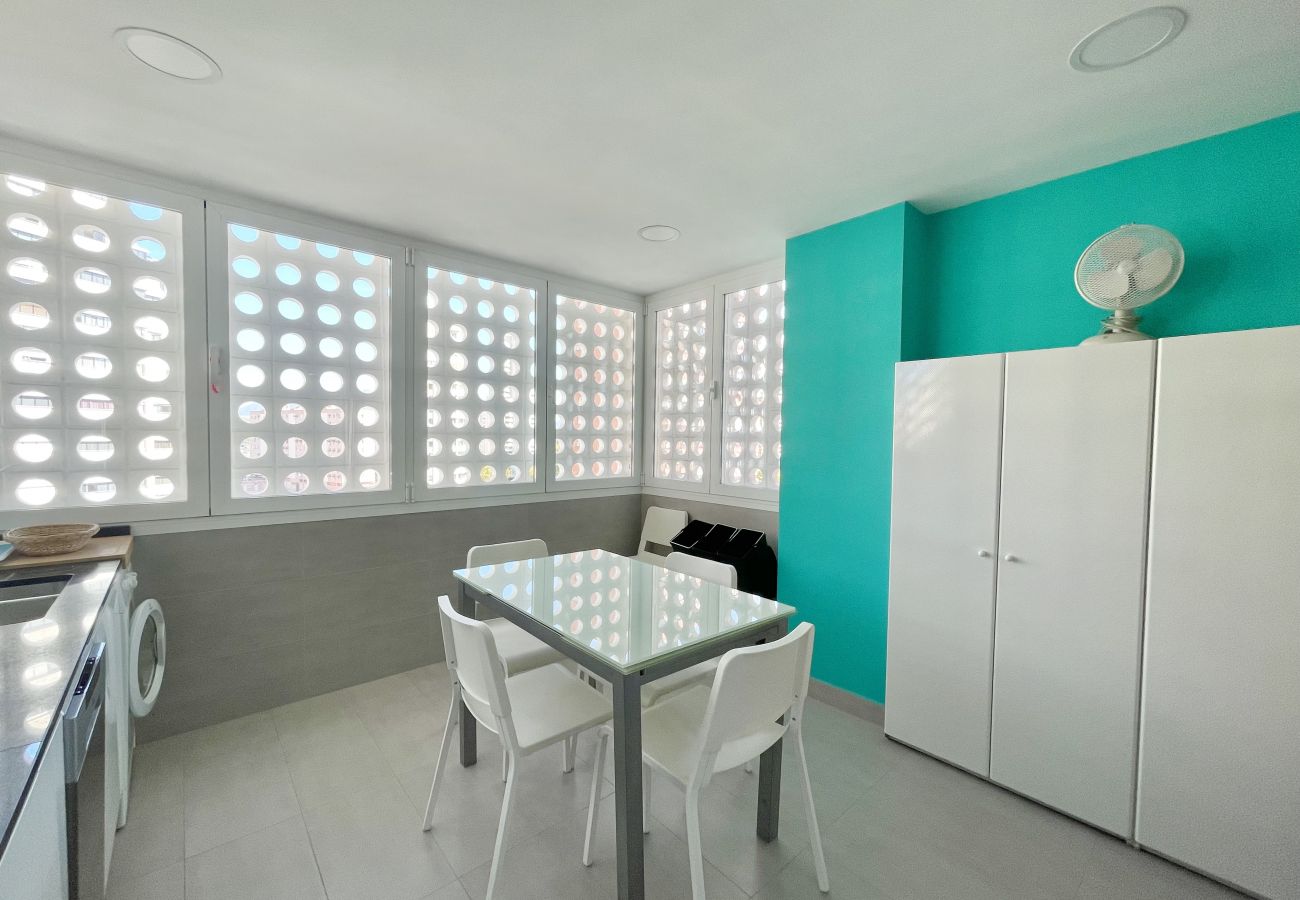 Appartement à Benidorm - PRINCIPADO WIFI, AIRCO, POOL AND GARDEN N031