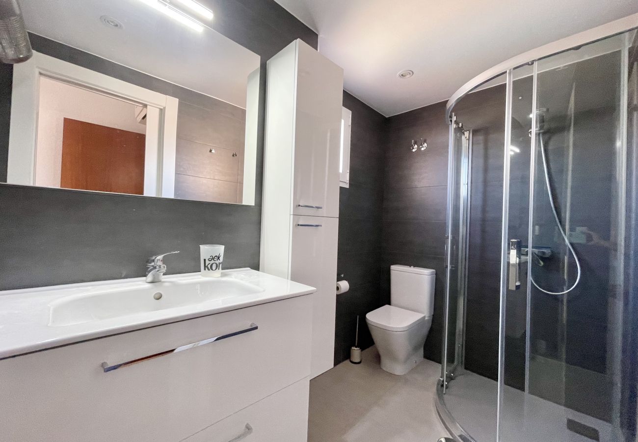 Appartement à Benidorm - PRINCIPADO WIFI, AIRCO, POOL AND GARDEN N031