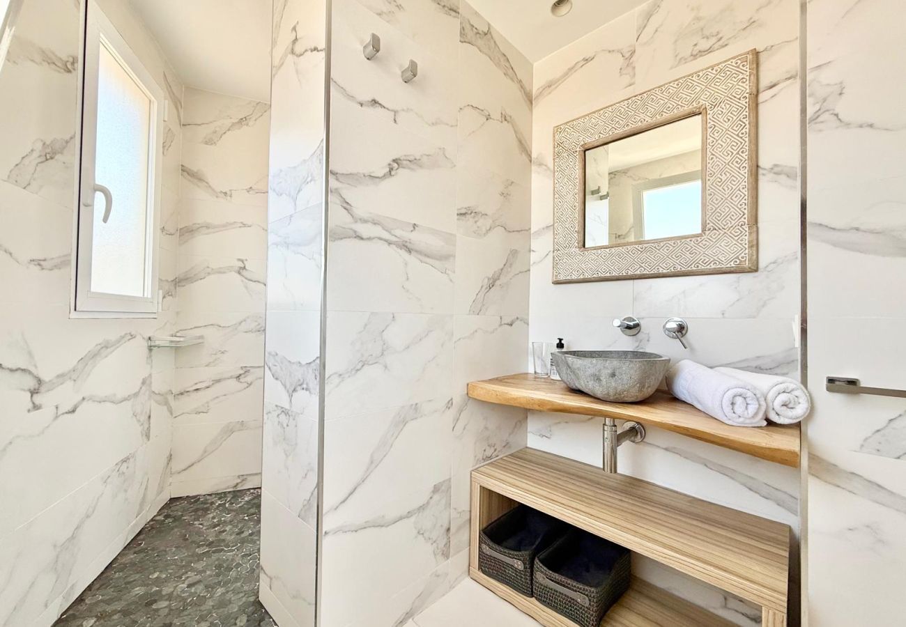 Appartement à Benidorm - LUXURY BENIDORM FRONTLINE APARTMENT LEVANTE (A075)