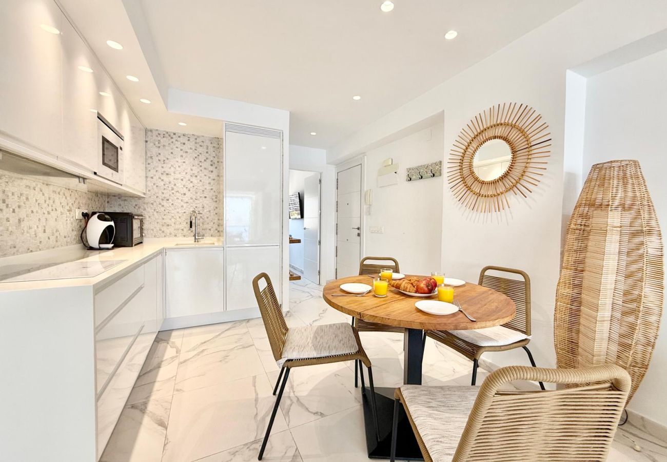 Appartement à Benidorm - LUXURY BENIDORM FRONTLINE APARTMENT LEVANTE (A075)